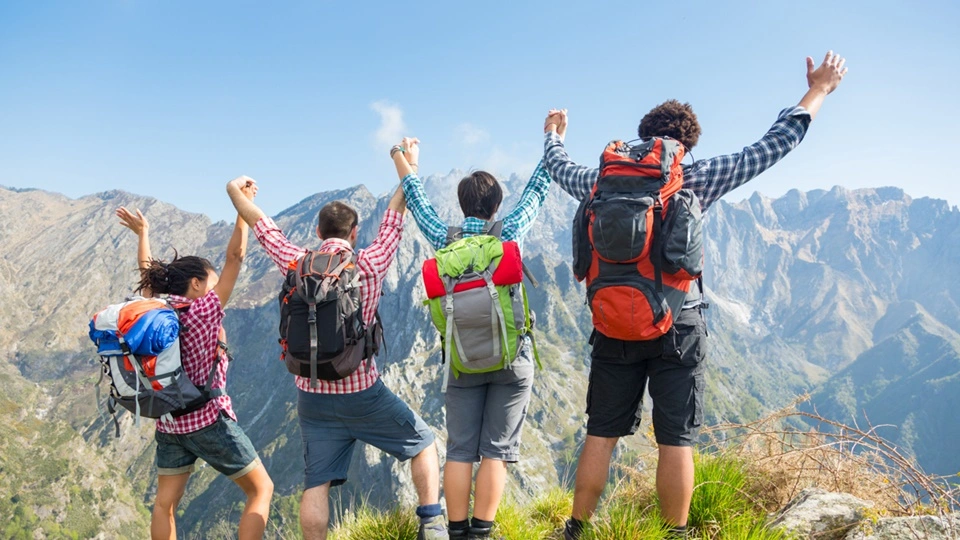 Hiking: Cara Seru Jaga Kesehatan Fisik dan Mental di Alam
