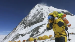 everest-base-camp-vs-puncak-mana-pilihan-petualangan-anda
